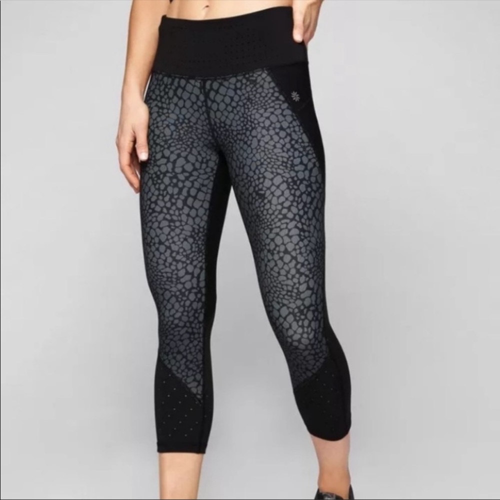 Athleta Crocodile Stealth TruCool Capri Skulptek Medium - Picture 12 of 14